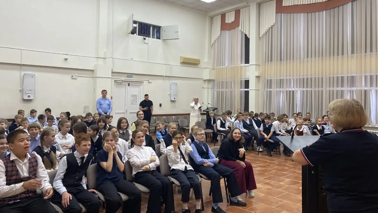 Встреча учащихся 5-х классов с старшим инспектором группы по пропаганде БДД Госавтоинспекции УМВД России по городу Сургут Натальей Макарчук, капитаном полиции.